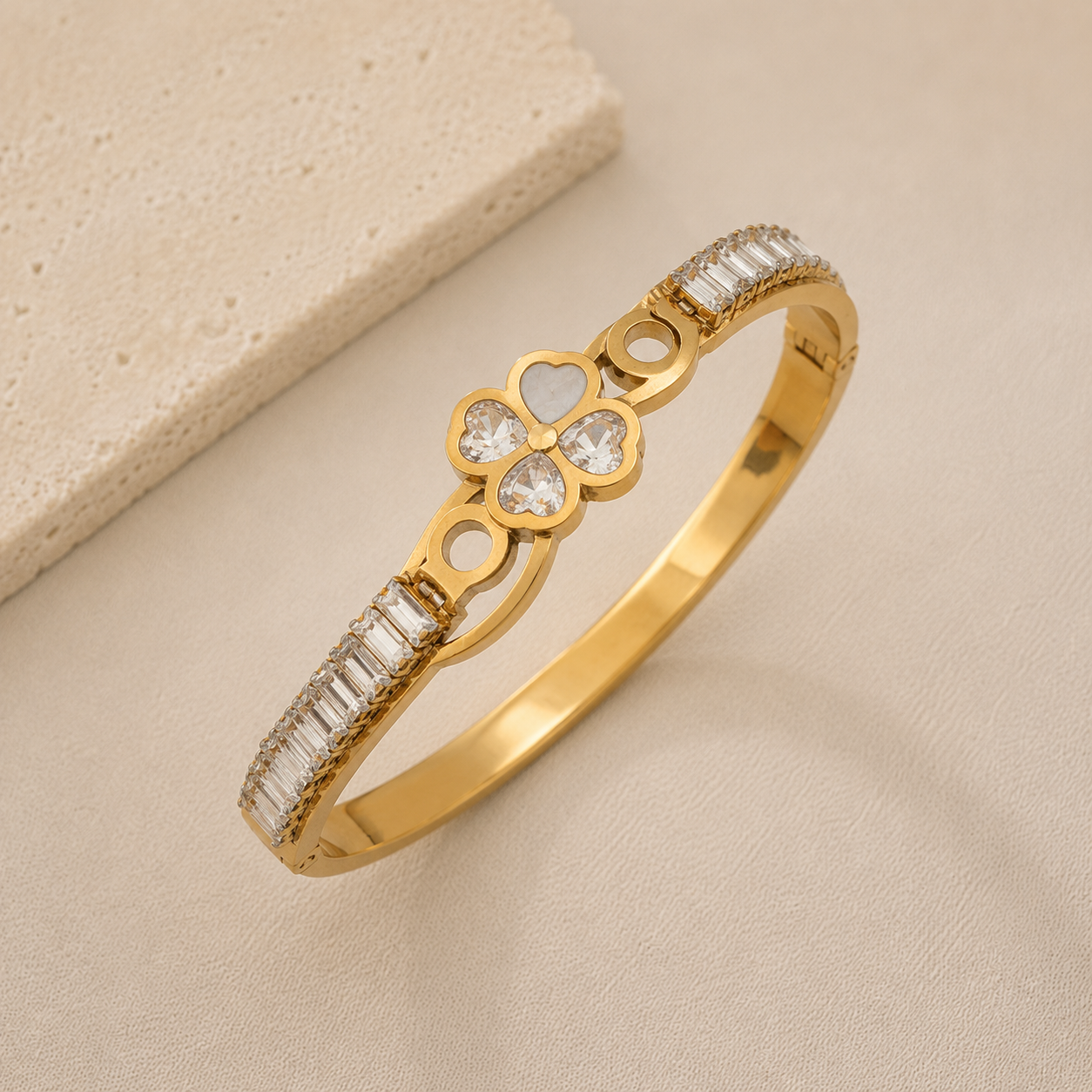 Gold bracelet with diamond accent