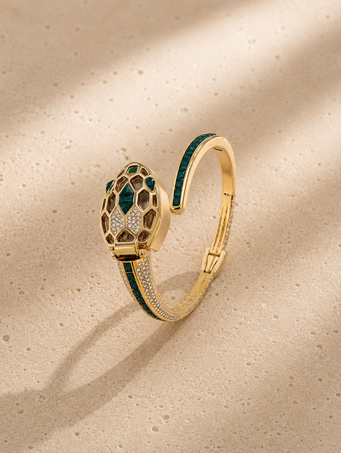 Premium dragon Crystal Stone Women Wrist Watch-green