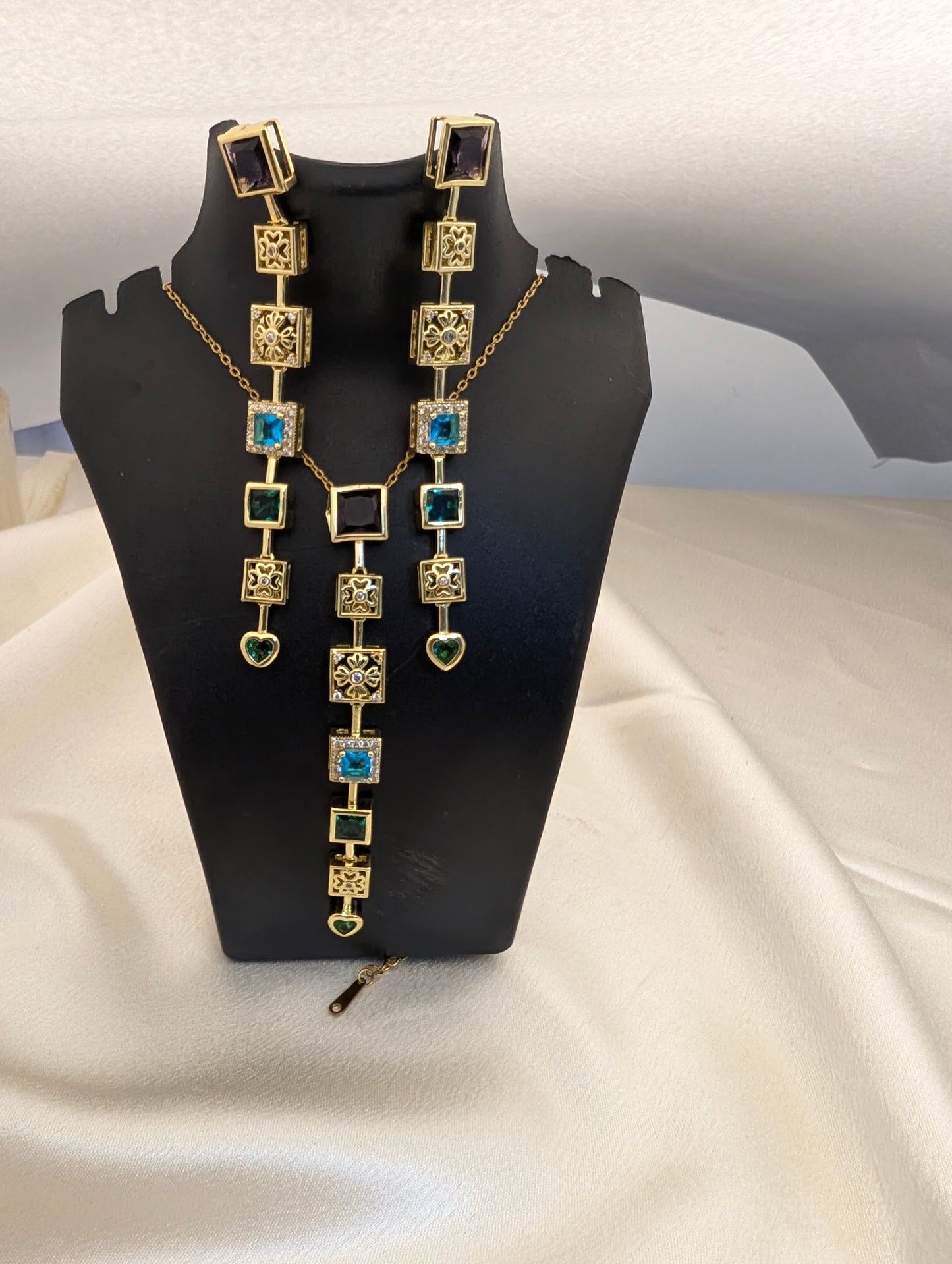 Vintage heart and hue dangle set