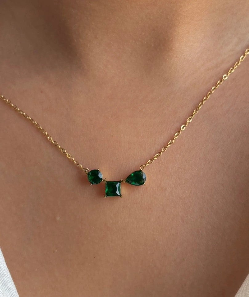 Green three stones necklace