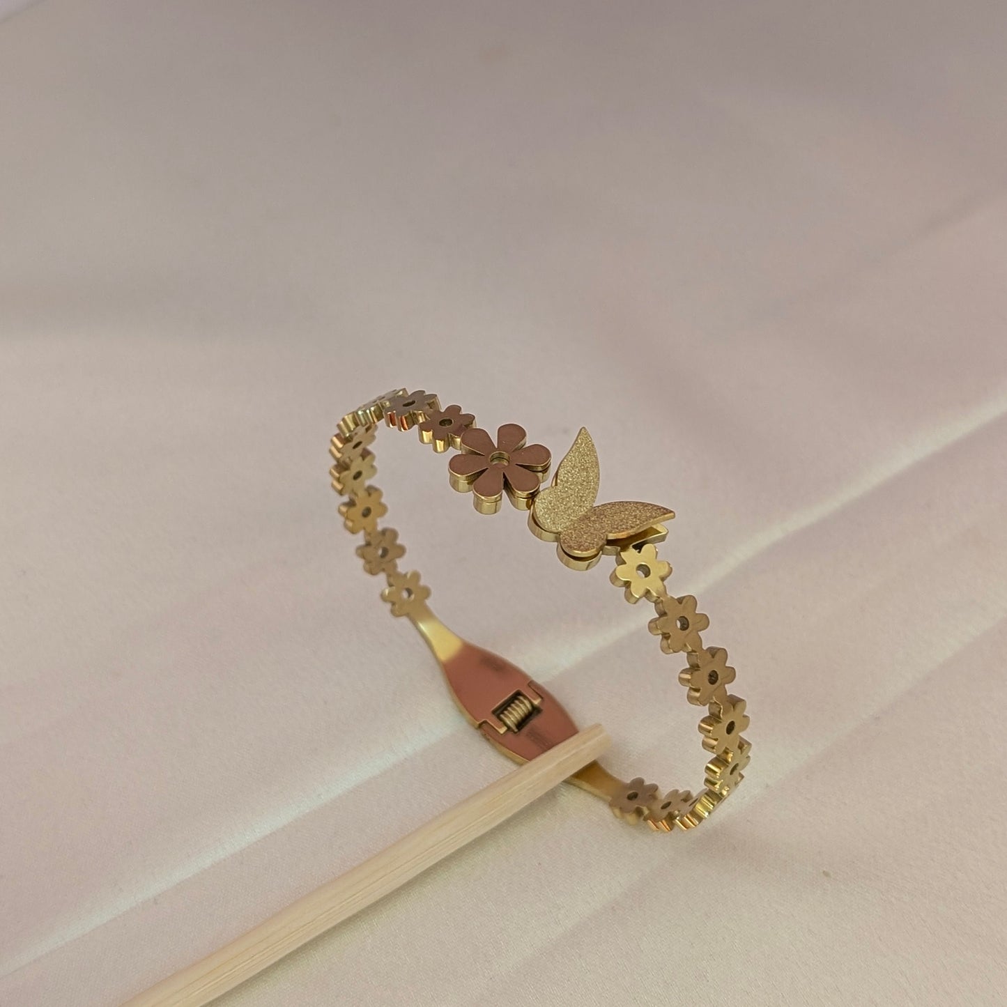 Antitarnish butterfly flower designed kada