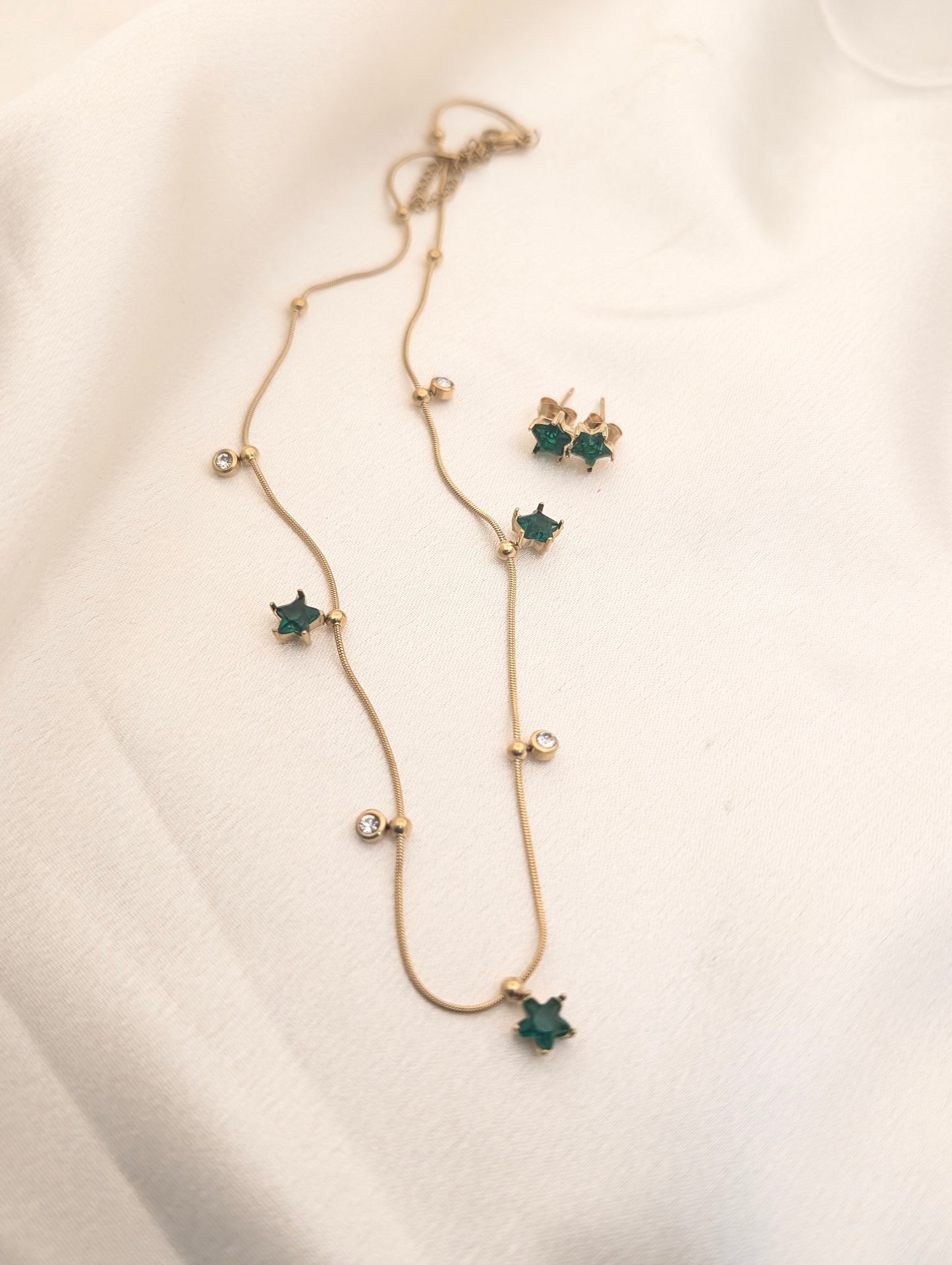 Twinkle charms emerald necklace