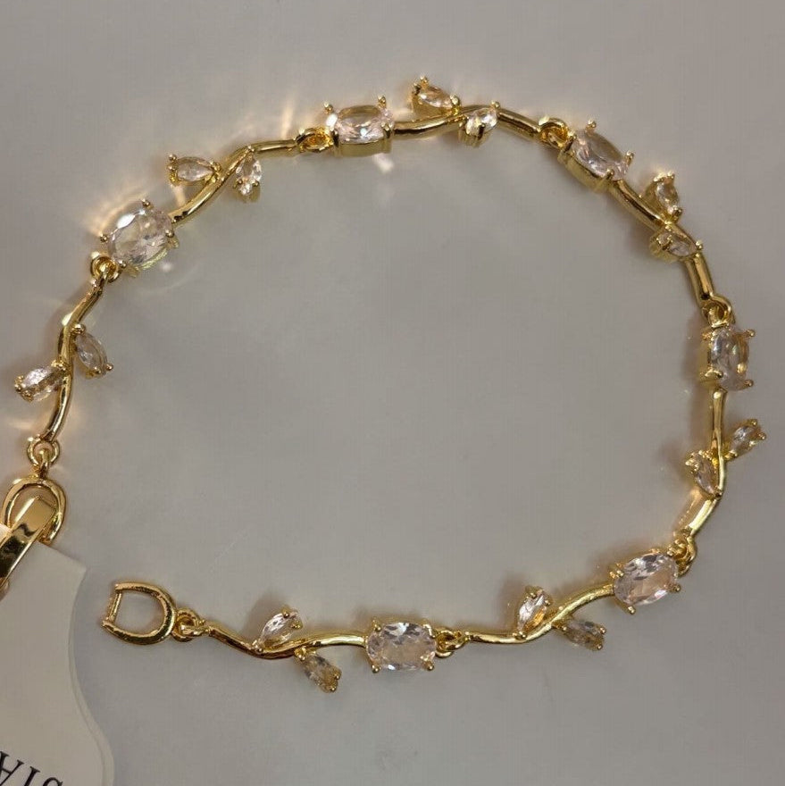 White tulip luxe bracelet
