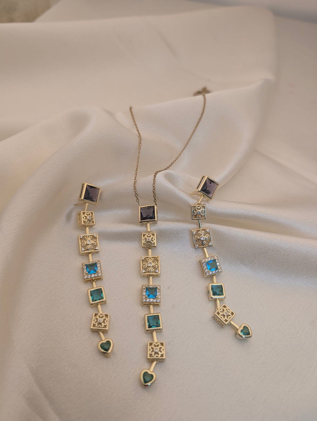 Vintage heart and hue dangle set