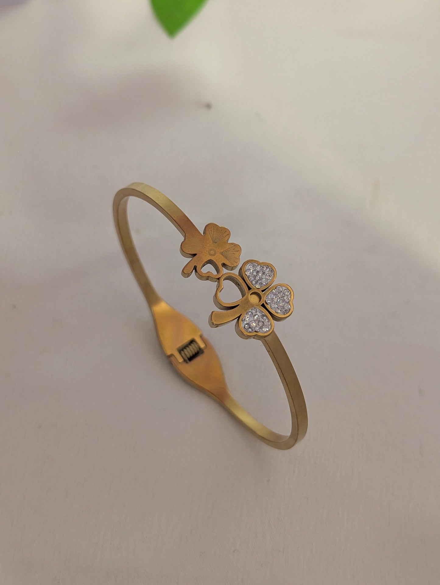 Antitarnish simple flower kada