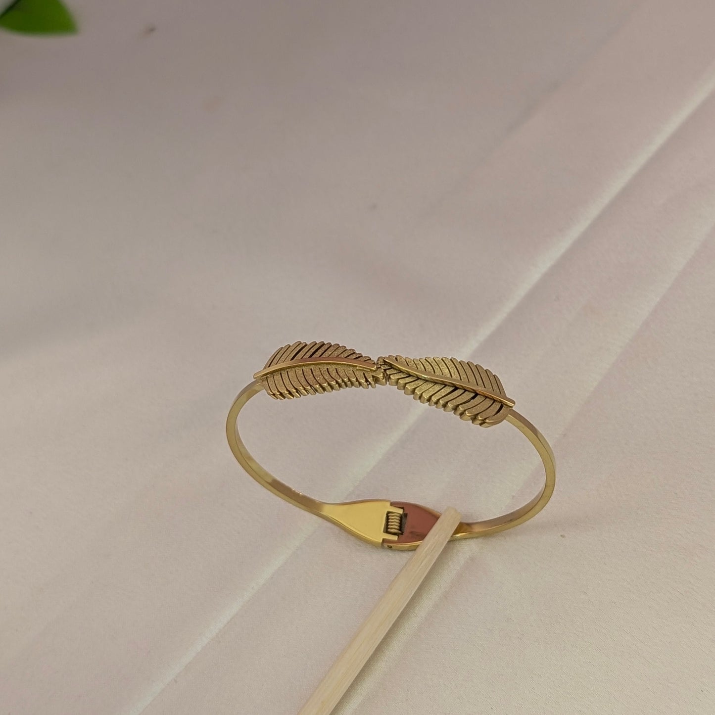 Antitarnish leaf design stylish kada