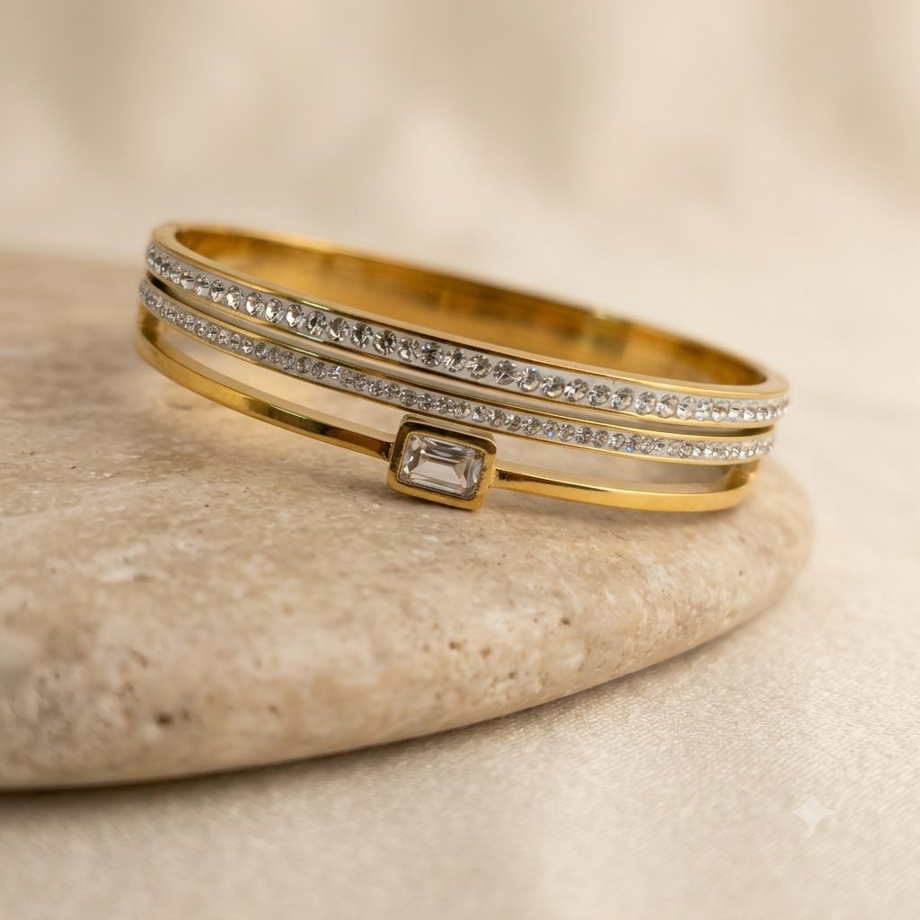 Gold bracelet with clear stones antitarnish