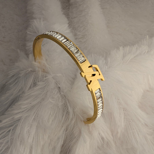 Gold bracelet with clear stones on a fluffy - LV Alphabets