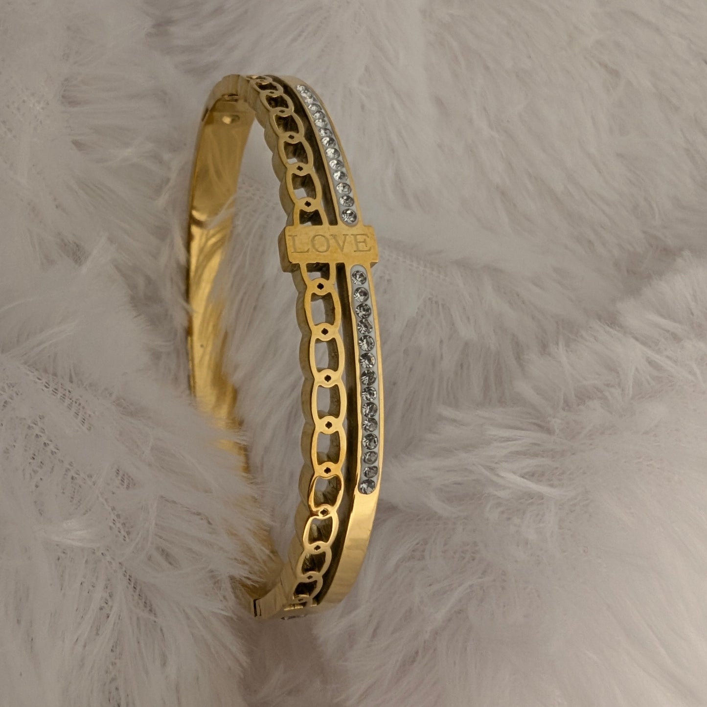 Gold bracelet with chain design and 'LOVE' engraving