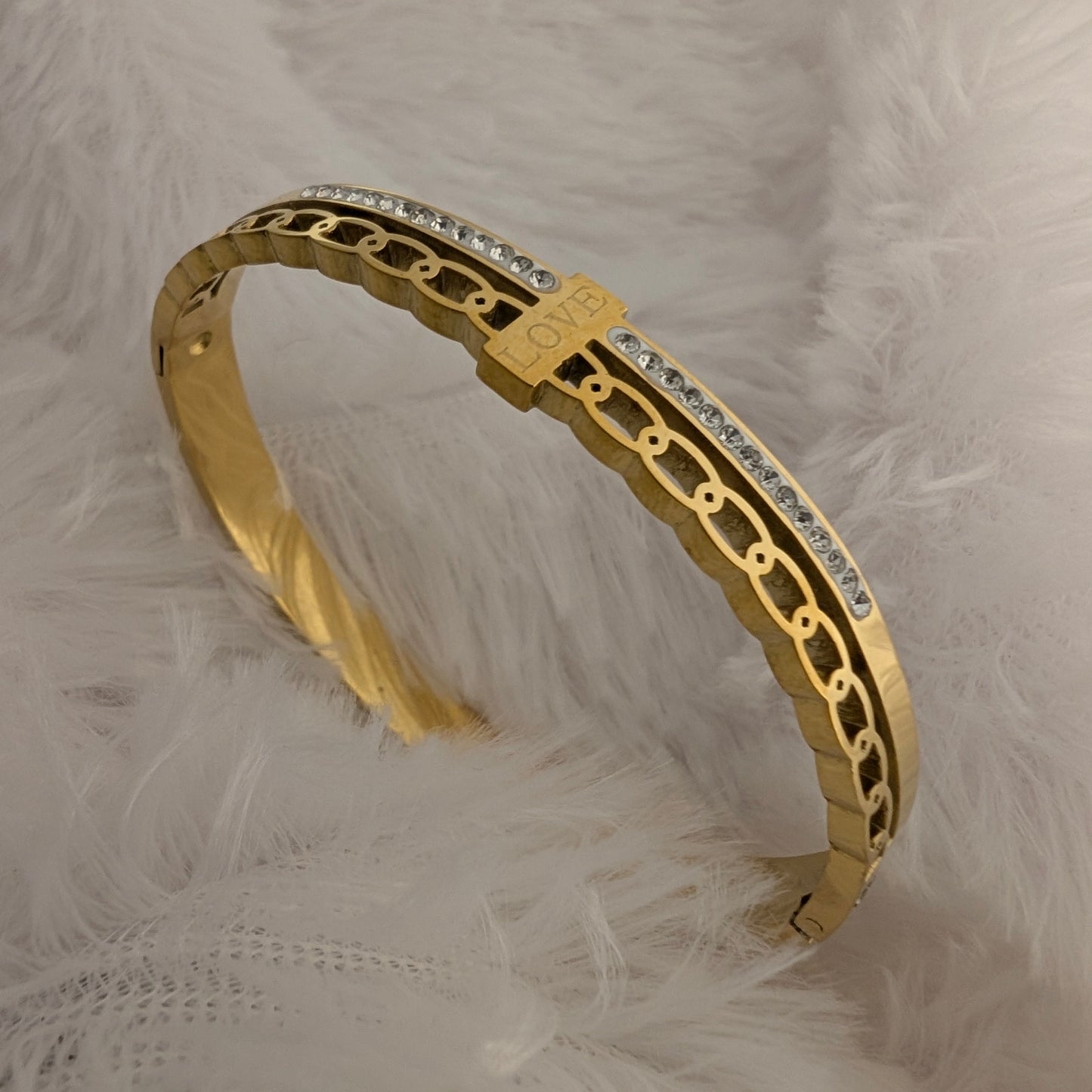 Gold bracelet with chain design and 'LOVE' engraving