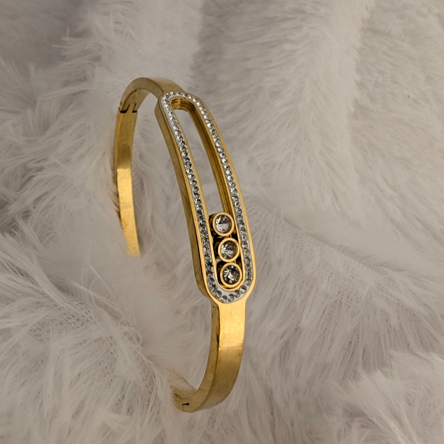 Gold bracelet with gemstones
