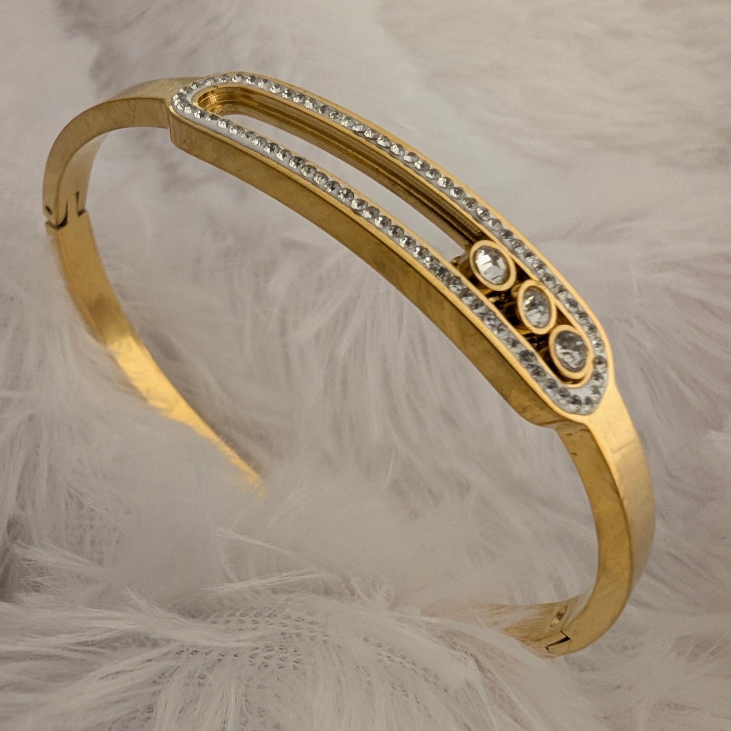 Gold bracelet with gemstones