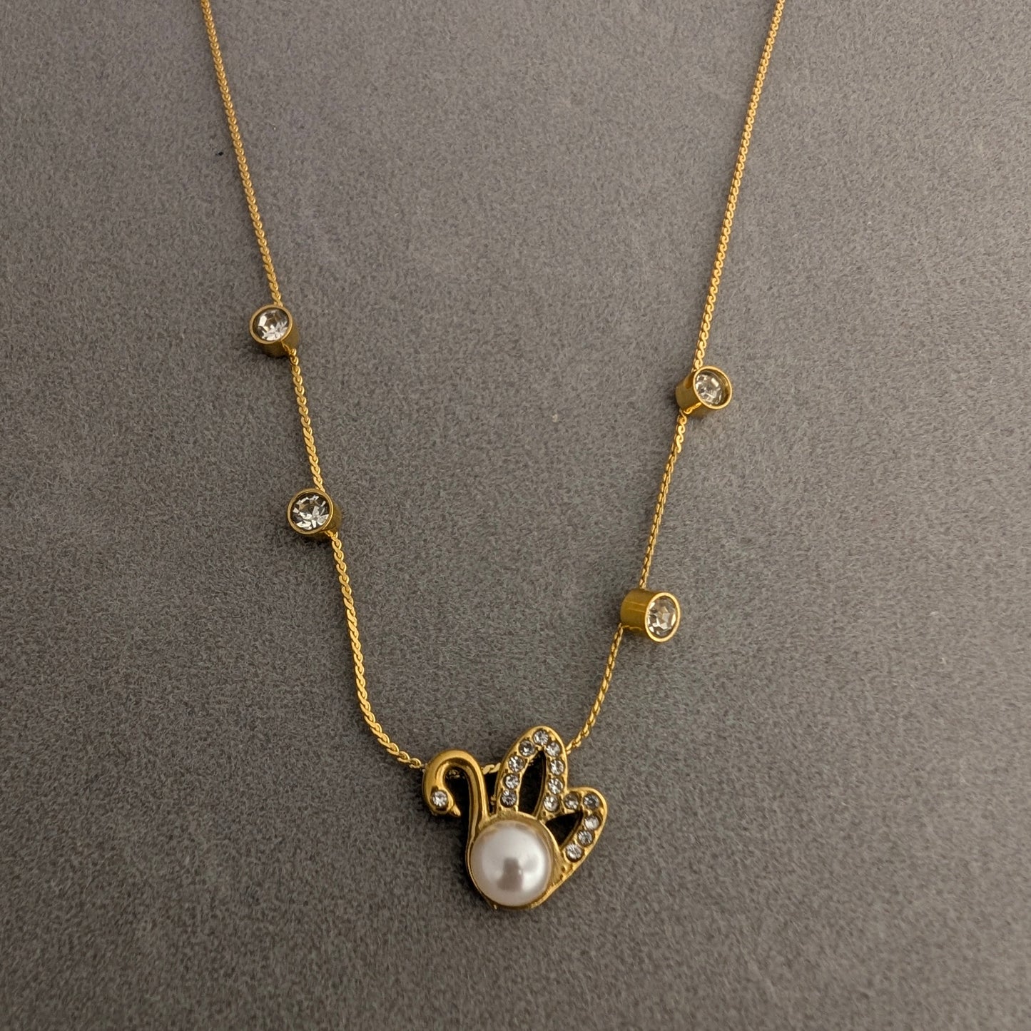 Graceful swan necklace