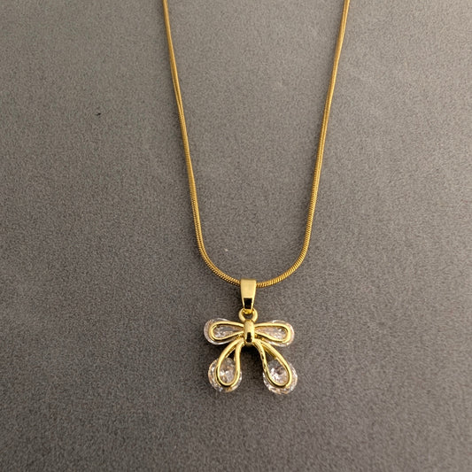 Crystal bow necklace