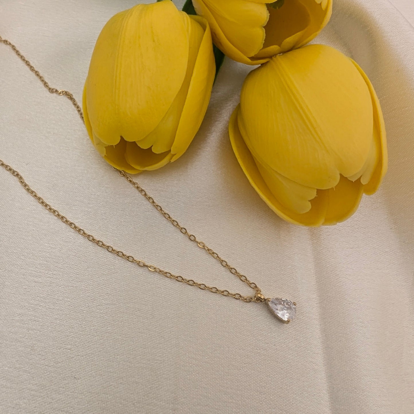 Dainty Tear drop chain