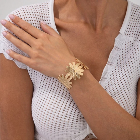 Daisy Bloom Kada – 18K Gold Plated Anti-Tarnish Floral Bracelet