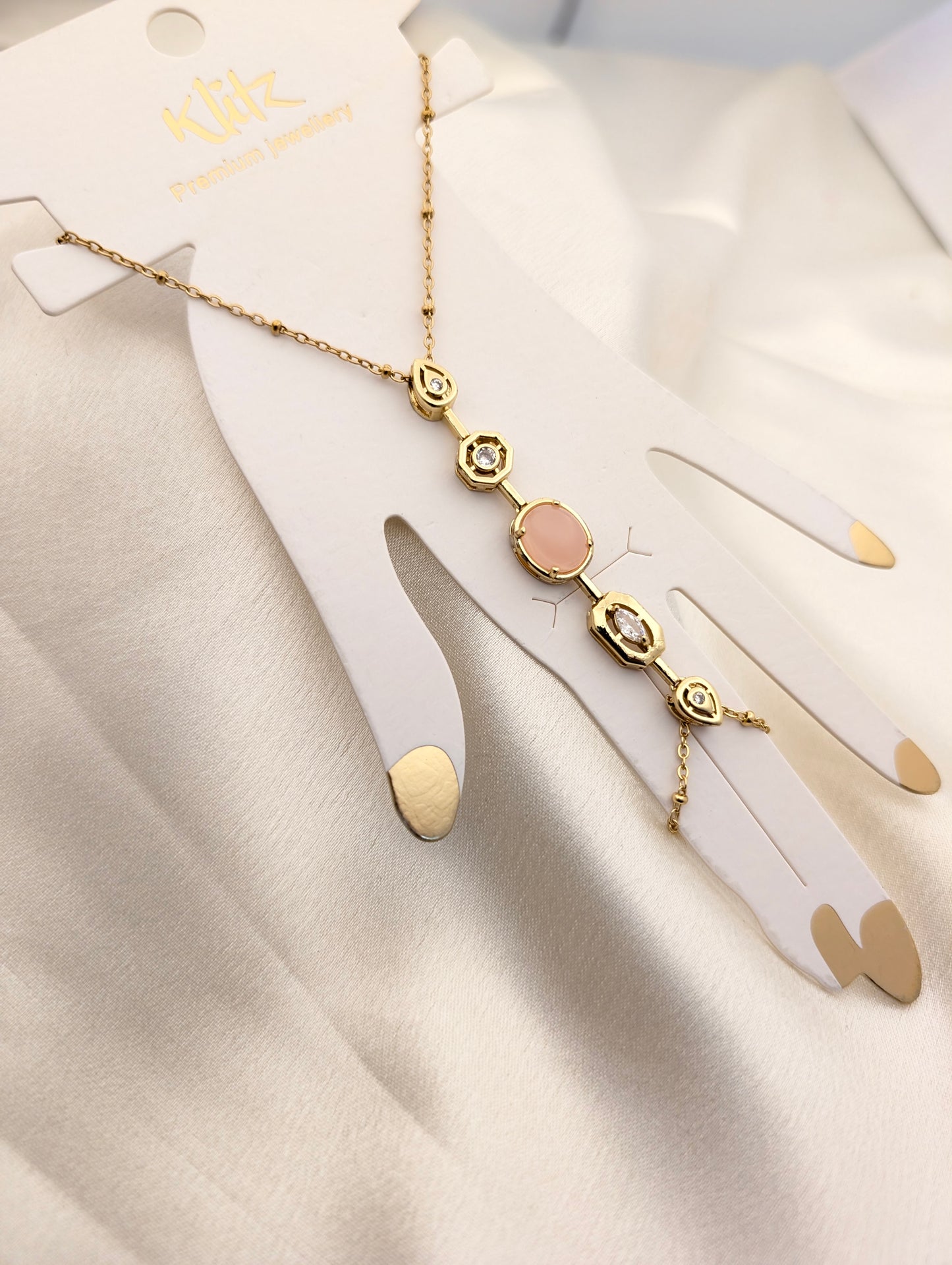 Rose luxe Hand chain