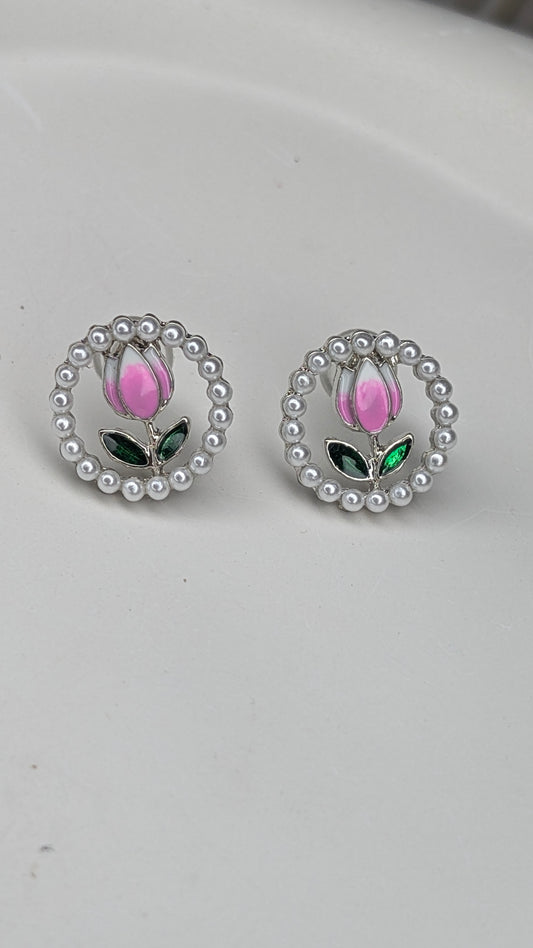 Pearl tulip stud earrings