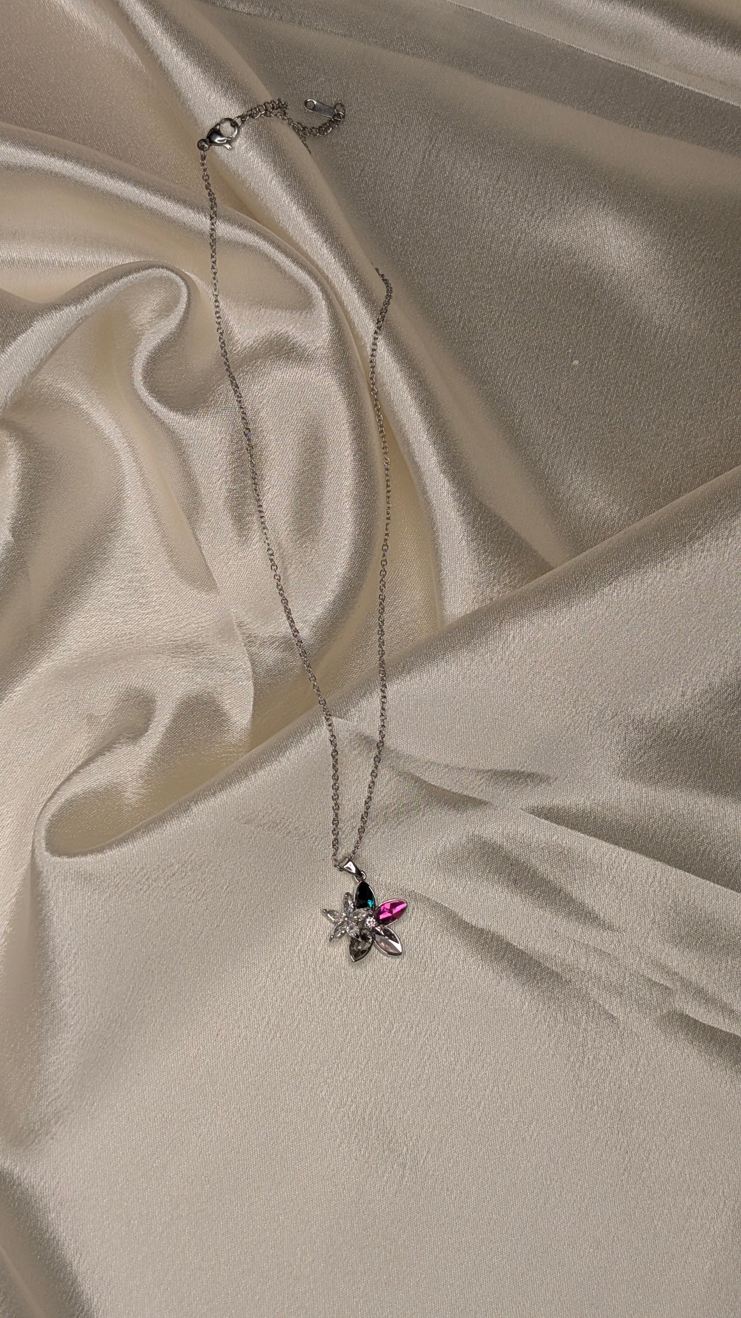 Luxe crystal blossom pendant chain