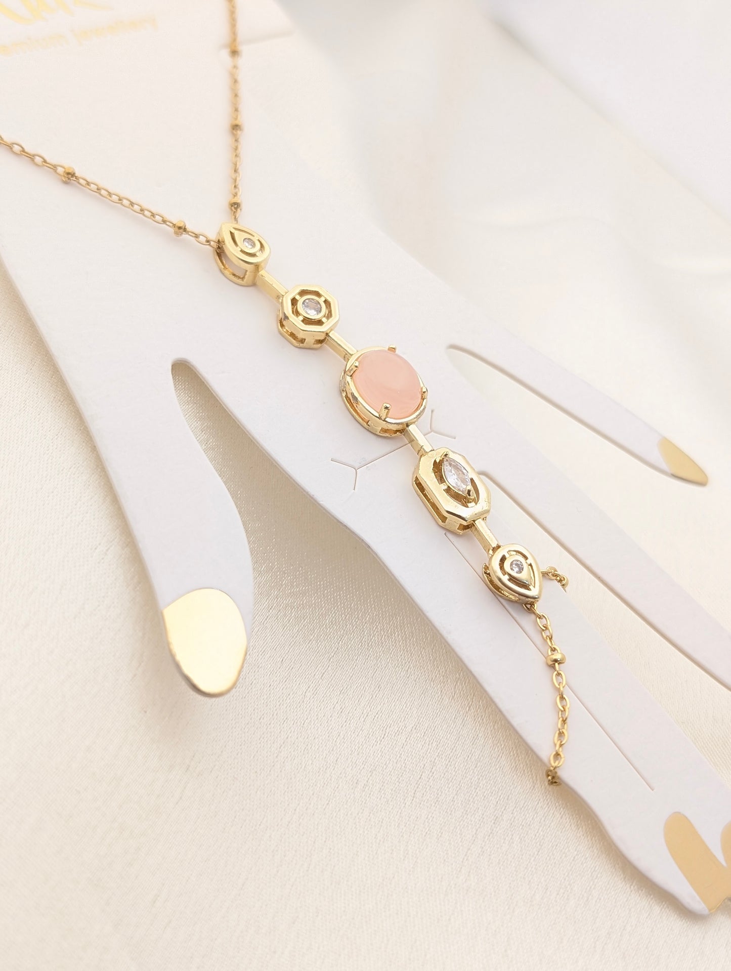 Rose luxe Hand chain