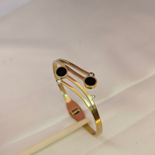 Antitarnish black and stones kada