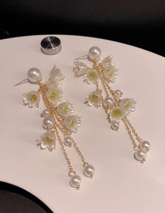 Lilly flower tassle long earrings