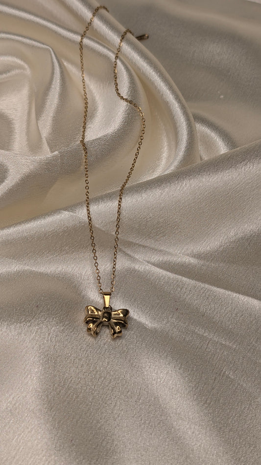 Elegant Bow Pendant Chain – 18K Gold Plated Stainless Steel